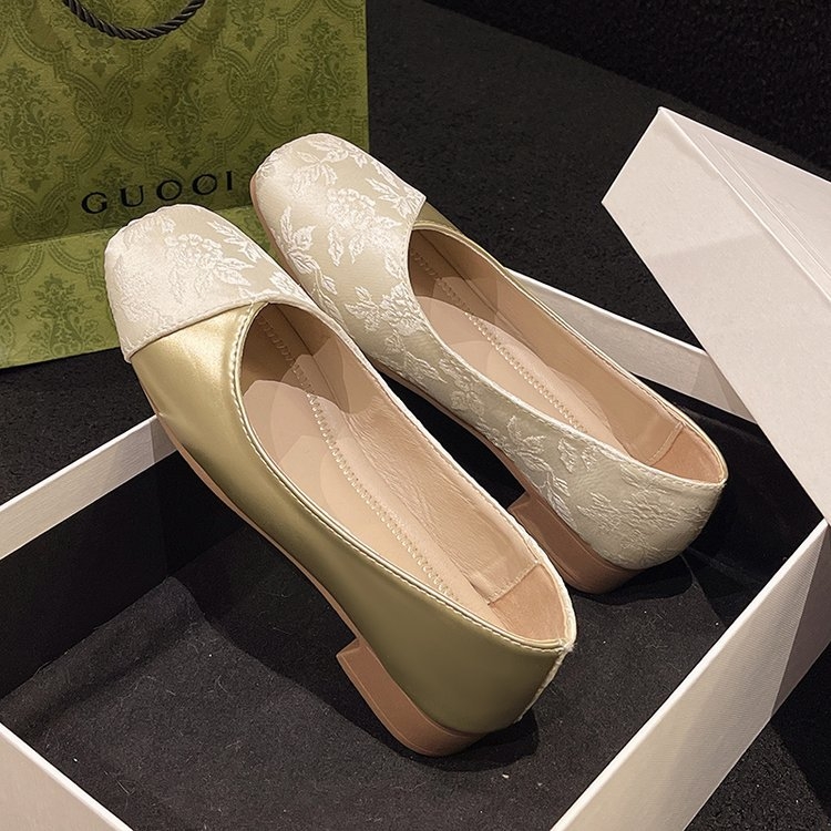 Jesenné 2024 Nové čínske vyšívané sieťované celebrantské malé topánky s podpätkom