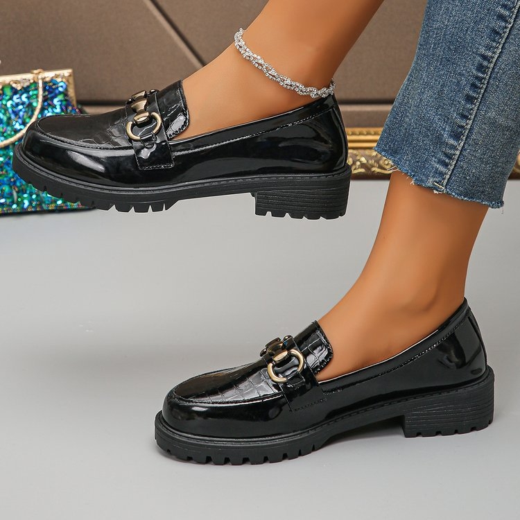 Ženske cipele od lakirane kože s debelim potplatom, britanskog stila, za jesen i zimu 2024., nove, univerzalne, za povećanje visine, okrugle, mokasine, jednoslojne cipele