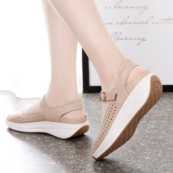 Duté priedušné sandále Baotou, dámske letné mäkké kožené sandále s mäkkou podrážkou, ľahké dámske topánky pre stredný a starší vek, kockované ploché topánky z pravej kože pre mamičky