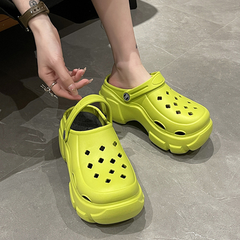 Moteriški urviniai bateliai – madingi 2023 m. pavasario ir vasaros slaugytojų neslystantys paplūdimio šlepetės su „Baotou“ dvigubo dėvėjimo storapadžiais sandalais moterims