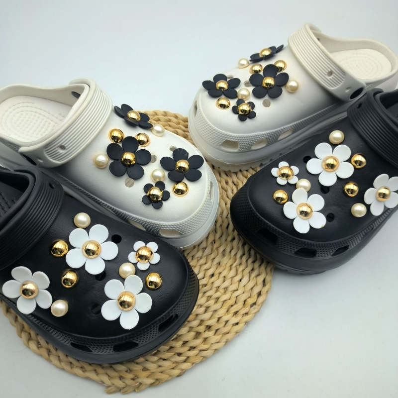 Tarpvalstybinis „Crocs“ „Crocs“ batų eksportas su gėlėmis, naujas stilius, mažas kvapas, vėjas, „Crocs“ batai, dekoratyviniai ornamentai, perlų batai, gėlės, aksesuarai, batai