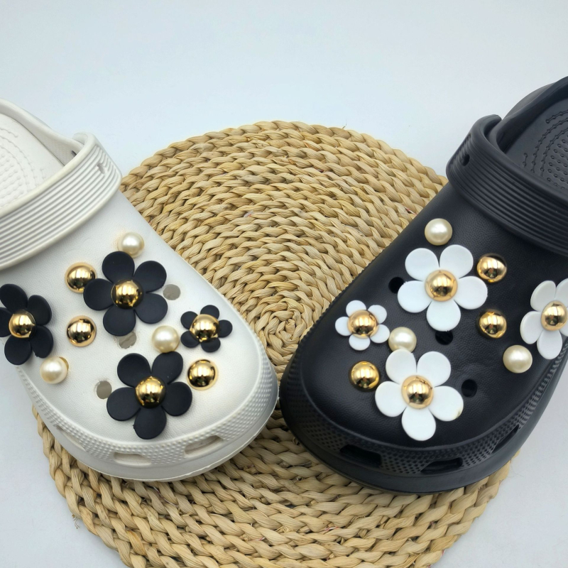 Tarpvalstybinis „Crocs“ „Crocs“ batų eksportas su gėlėmis, naujas stilius, mažas kvapas, vėjas, „Crocs“ batai, dekoratyviniai ornamentai, perlų batai, gėlės, aksesuarai, batai