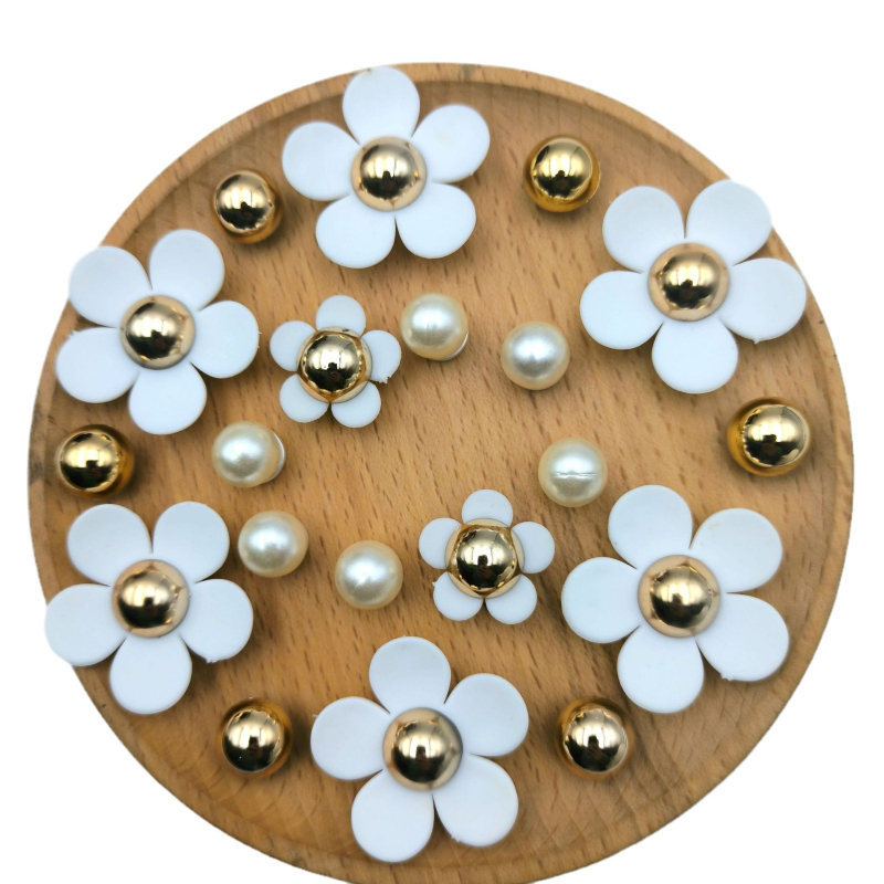 Tarpvalstybinis „Crocs“ „Crocs“ batų eksportas su gėlėmis, naujas stilius, mažas kvapas, vėjas, „Crocs“ batai, dekoratyviniai ornamentai, perlų batai, gėlės, aksesuarai, batai