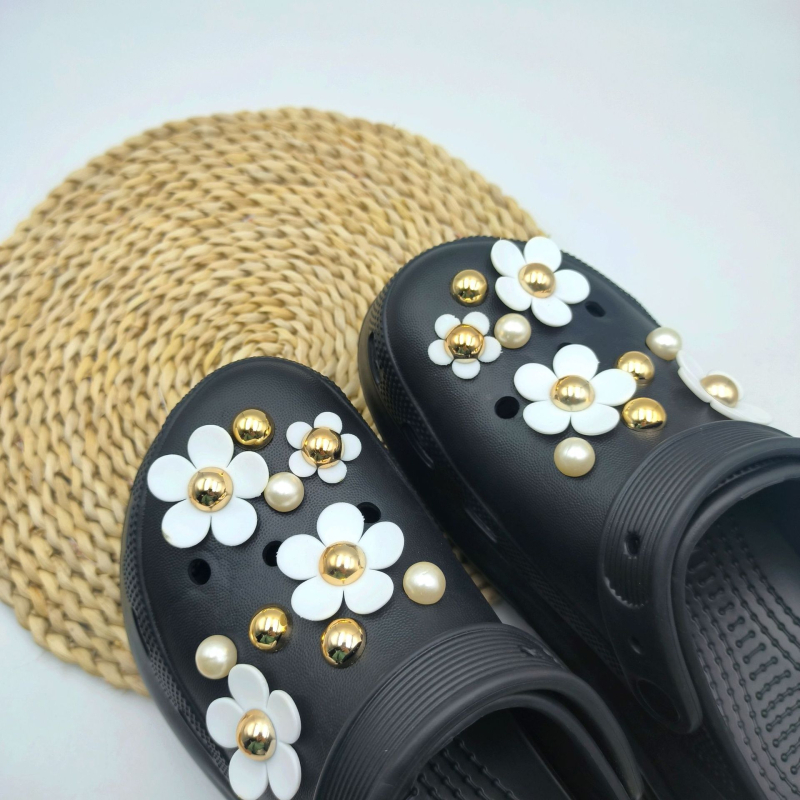 Tarpvalstybinis „Crocs“ „Crocs“ batų eksportas su gėlėmis, naujas stilius, mažas kvapas, vėjas, „Crocs“ batai, dekoratyviniai ornamentai, perlų batai, gėlės, aksesuarai, batai