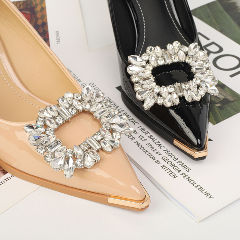 2023 m. nauji batai, gėlėti batai, sagtis, aukštakulniai, metalinė dekoracija, batų dekoravimas, batų dekoracijos, batai, papuošalai, batų sagtis