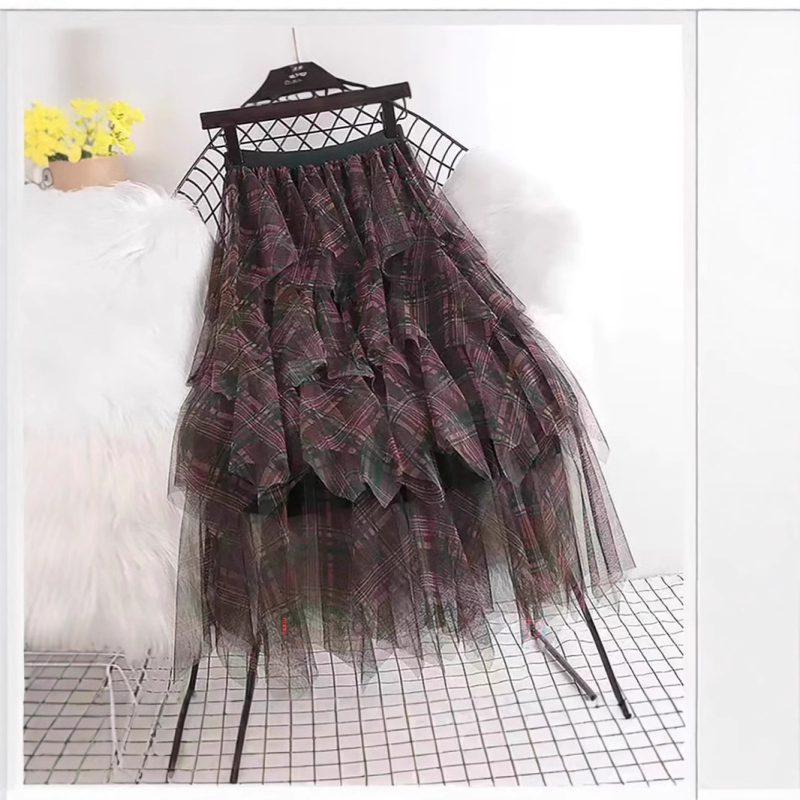 Nova ženska polusuknja visokog struka, nepravilnog oblika, srednje duljine, višeslojna, puf mrežasta, karirana, srednje duga, s patchwork uzorkom