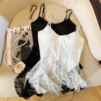 Γαλλικό στυλ σχεδίασης καυτού κοριτσιού Sling δαντέλα ραφής κομψό niche ακανόνιστο slim-fit αδυνάτισμα Pure Desire τοπ λευκό