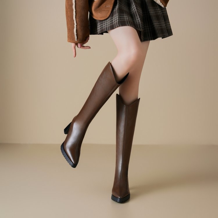 Ali ženske čizme za mršavljenje do koljena u obliku slova V, nove čizme s visokom petom u britanskom stilu s flis podstavom za jesen i zimu 2024.