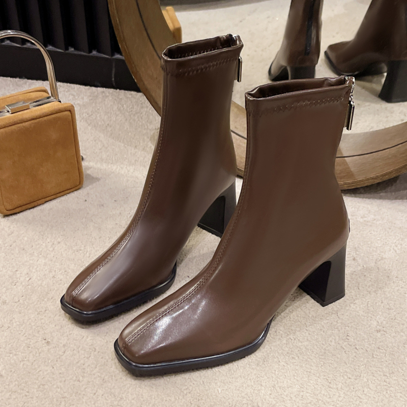 Modne čizme s debelom petom, visokom petom i kratkim cijevima, s patentnim zatvaračem straga, za jesen i zimu 2024., nove elegantne teksturirane ženske čizme