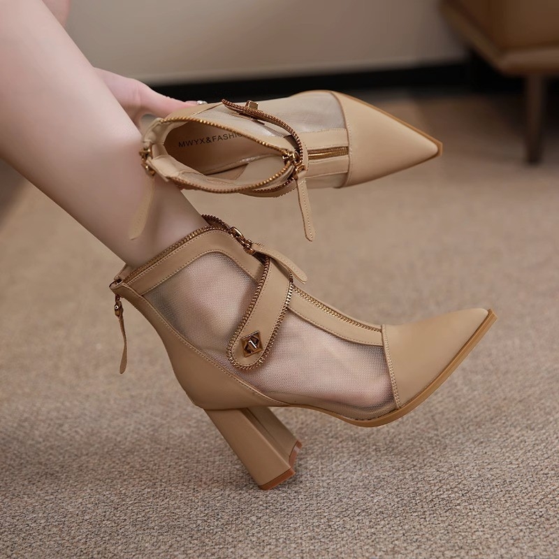 Qi Le členkové čižmy v európskom a americkom štýle s dutými výstrihmi, dámske módne čižmy na jeseň 2023, špicaté členkové čižmy s kovovou sieťovanou prackou, úzky vzhľad