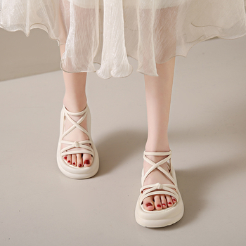 Dámske sandále s mäkkou podrážkou, platformou a prekríženým remienkom v rímskom štýle, nové, s predĺženým opätkom a mäkkou podrážkou, nové leto 2024