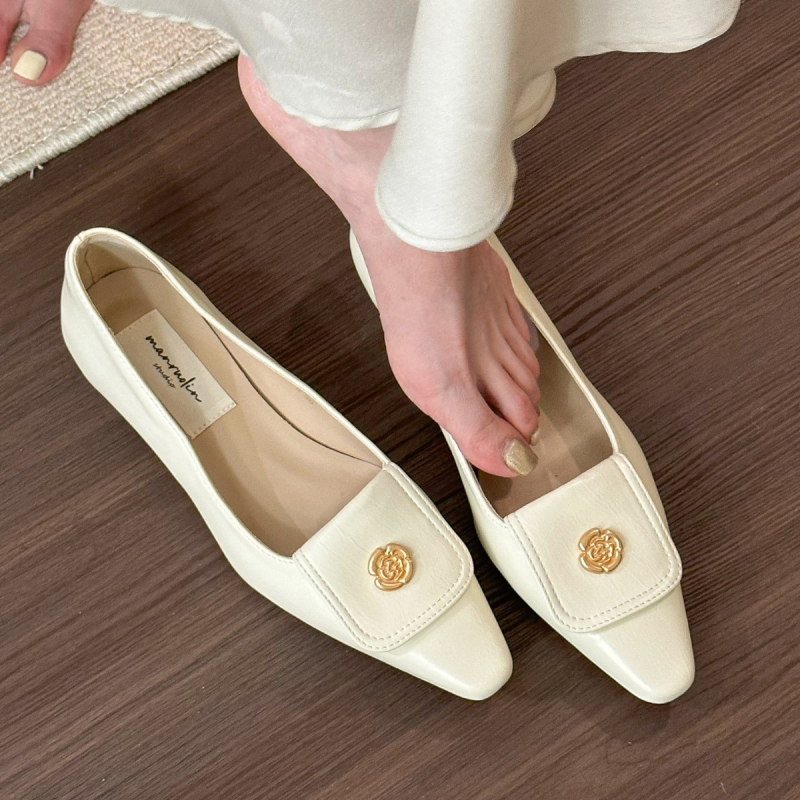 Korak iz snova do Chanel bijele mjesečine! Ženske jednoslojne cipele s Camellia špicastim vrhom, plitkim ustima i ravnom petom za proljeće 2024., mekane kožne cipele