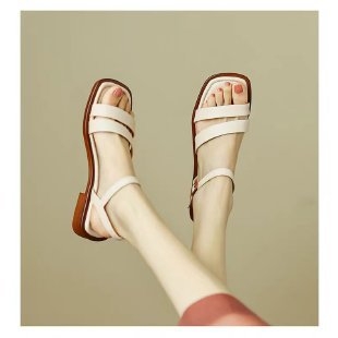 Personalizované graffiti, módne a trendy, ukážte svoj vkus! Čierne sivobiele jednoradové sandále so špicatou špičkou