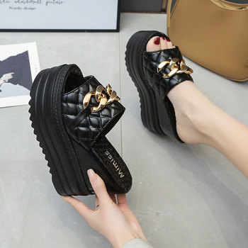 Tvido stiliaus pleišto formos šlepetės 2025 m. vasaros nauji korėjietiško stiliaus metalinės grandinėlės viršutiniai drabužiai storapadžiai platforminiai kulnai moteriškos basutės