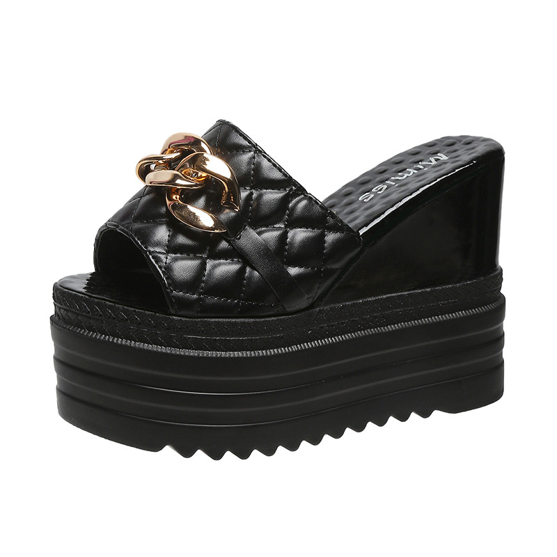 Tvido stiliaus pleišto formos šlepetės 2025 m. vasaros nauji korėjietiško stiliaus metalinės grandinėlės viršutiniai drabužiai storapadžiai platforminiai kulnai moteriškos basutės