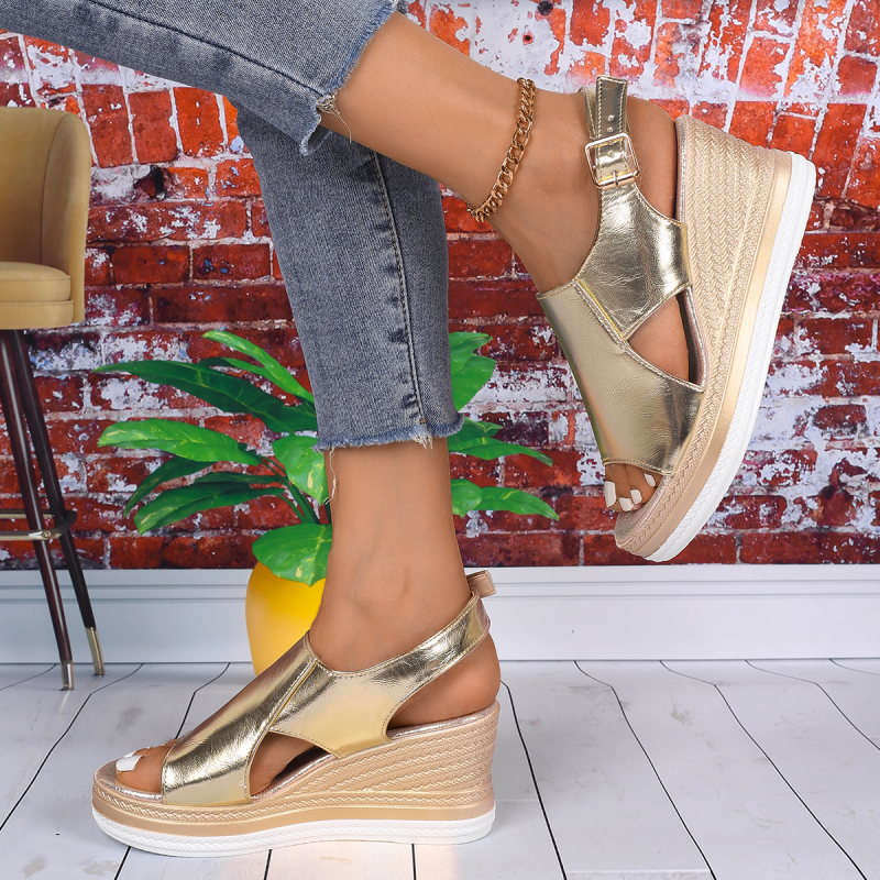 Nezávislá stanica Cezhraničná letná móda Európsky a americký zahraničný obchod plus veľkosť Jednoslovný opasok s prackou na platforme Plážové sandále pre ženy