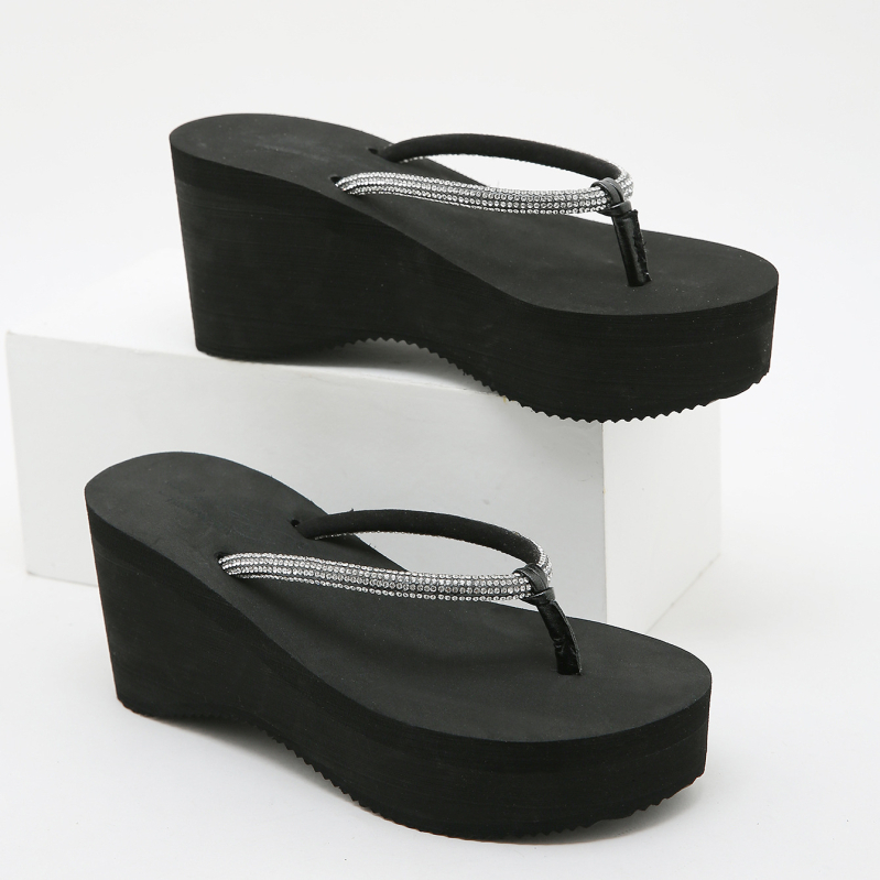 Dámske žabky s vysokým kamienkom a hrubou podrážkou, s krištáľmi, na pláž a k moru, s vysokým podpätkom a hrubou podrážkou.