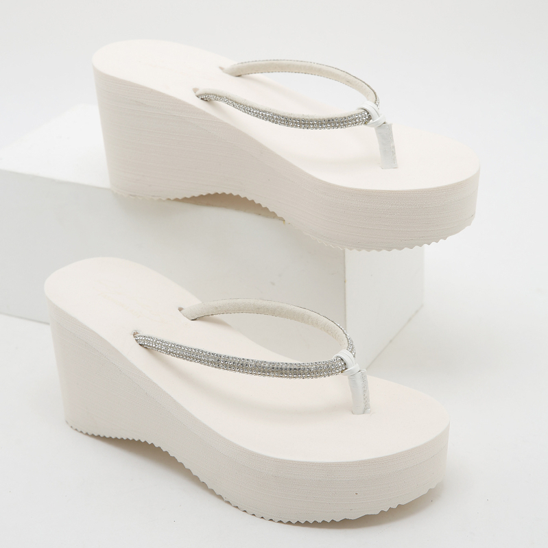 Dámske žabky s vysokým kamienkom a hrubou podrážkou, s krištáľmi, na pláž a k moru, s vysokým podpätkom a hrubou podrážkou.