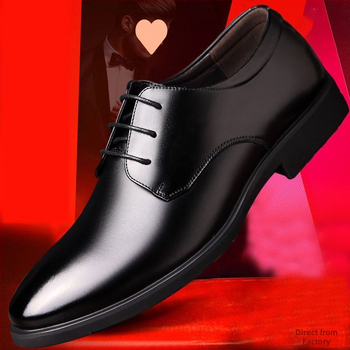 Tikros minkštos odos odiniai batai už specialią kainą. Vyriški madingi laisvalaikio odiniai batai. Jaunimo verslo darbo batai. Vyriški mada.