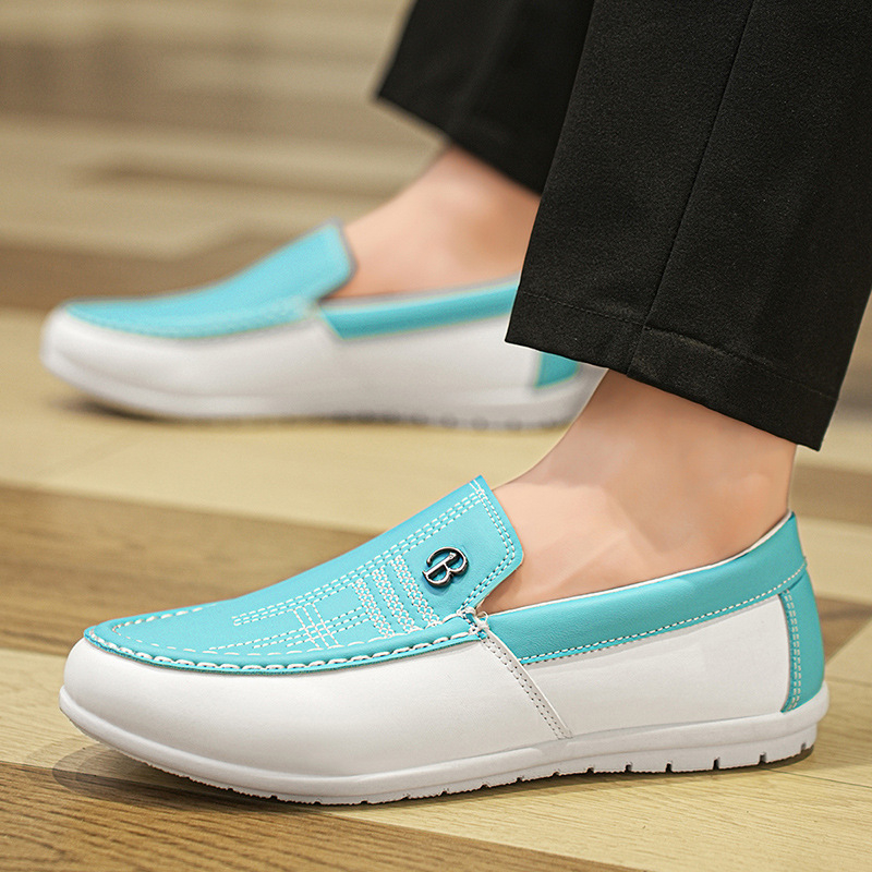 Plus izmēra vīriešu apavi 2025. gada pavasara jaunās modes ikdienas pupiņu kurpes ar mīkstu ādu, mīkstu zoli, uzvelkamas mokasīni