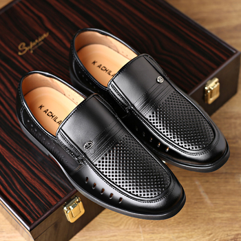 Tiesioginio gamyklinio pardavimo vyriški sandalai, 2025 m. vasaros nauji vyriški natūralios odos vidutinio ir pagyvenusio amžiaus tėčių batai, laisvalaikio bateliai su iškirptomis skylutėmis