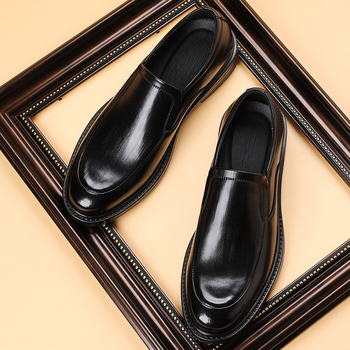 Δερμάτινα παπούτσια ανδρικά 2024 νέα επίσημα δερμάτινα παπούτσια μαύρα βρετανική τάση ένα κοστούμι με πεντάλ μια γενιά μαλλιών