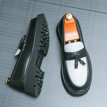 Μοντέρνα δερμάτινα παπούτσια κορεάτικου στιλ, ασπρόμαυρα, με αντίθεση χρωμάτων, στρογγυλή μύτη, παχιά, slip-on παπούτσια, με χοντρή σόλα που αυξάνει το ύψος, ανδρικά δερμάτινα παπούτσια