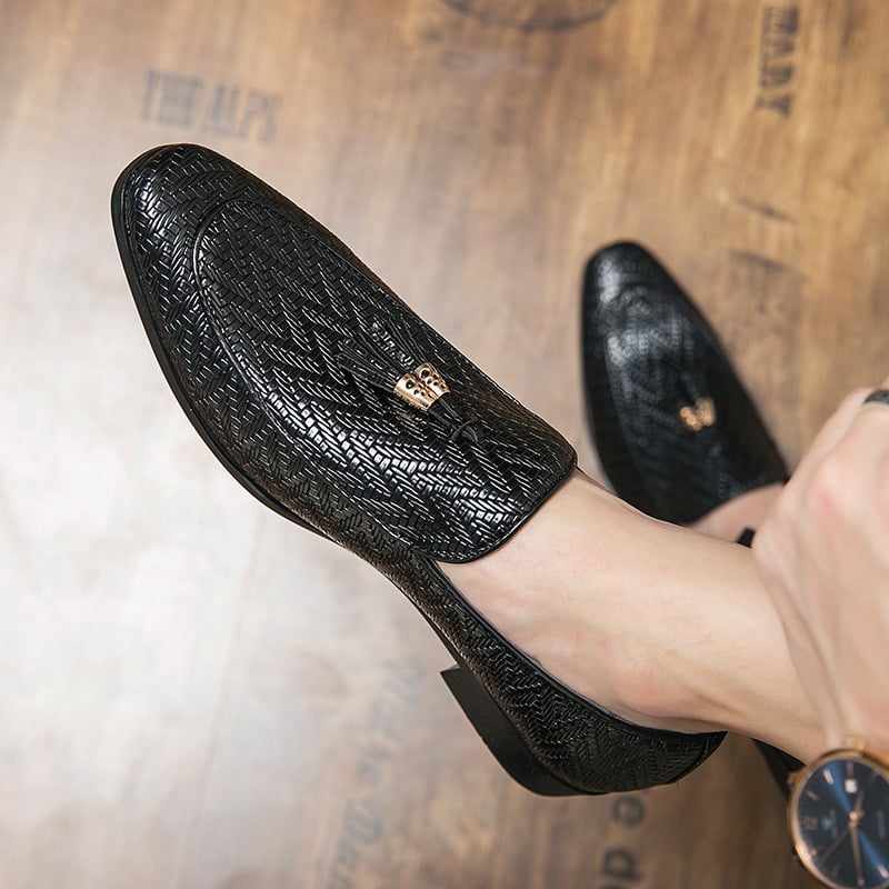 Pantofi sport casual din piele pentru bărbați, stil coreean, stil de vară 2025, ieftini, plus mărime, pentru exterior, pantofi din piele cu vârf ascuțit și joase