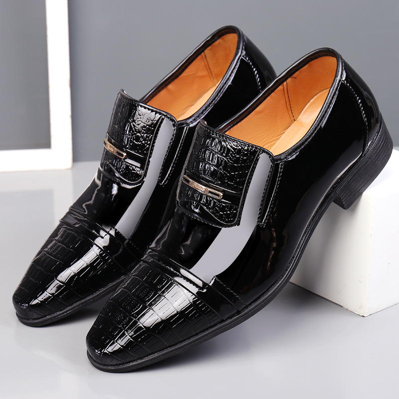 Nové jarné a letné pánske topánky pre mužov cezhraničného nosenia, ležérne topánky veľkej veľkosti, kórejský štýl, britské špicaté špičky, spoločenské topánky, moderné topánky