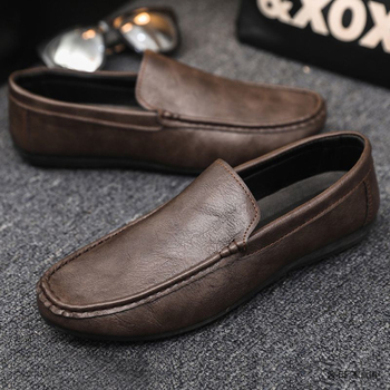 Skaisti jauni pusaudži, moderni, slinki, vīriešu uzvelkami apavi ar zirņu ādu, vīriešu apavi ar zemu augšdaļu, mīkstu zoli, nodilumizturīgi, pretslīdes apavi