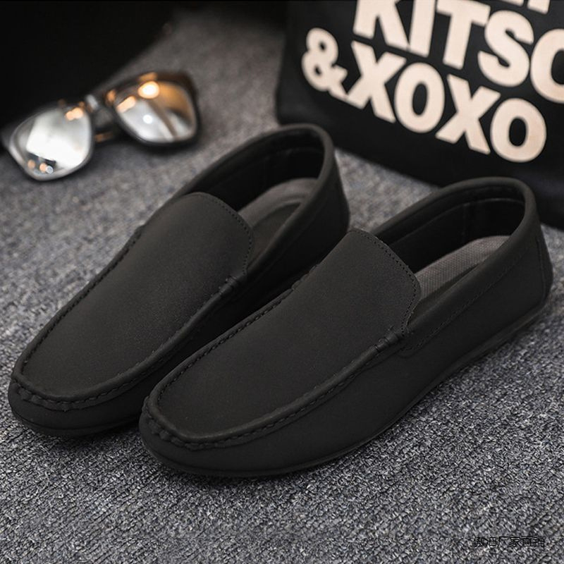 Skaisti jauni pusaudži, moderni, slinki, vīriešu uzvelkami apavi ar zirņu ādu, vīriešu apavi ar zemu augšdaļu, mīkstu zoli, nodilumizturīgi, pretslīdes apavi