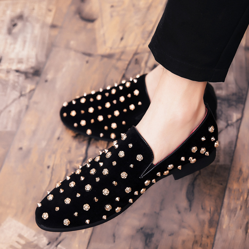 Malé kožené topánky pre mužov v kórejskom štýle, nýtované, personalizované, trendy, matné, jednokrokové, ležérne, interiérové, zvýrazňujúce nočné kadernícke topánky, fazuľové topánky