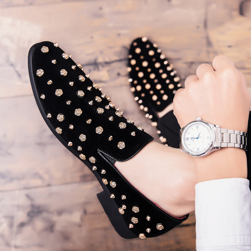 Malé kožené topánky pre mužov v kórejskom štýle, nýtované, personalizované, trendy, matné, jednokrokové, ležérne, interiérové, zvýrazňujúce nočné kadernícke topánky, fazuľové topánky