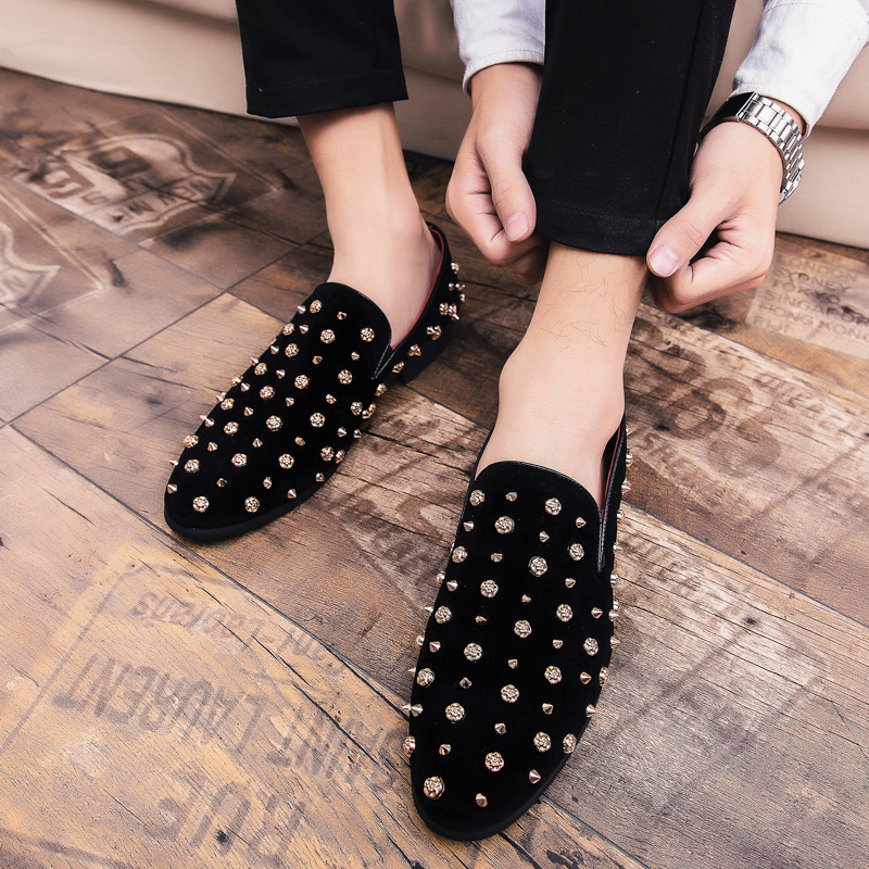 Malé kožené topánky pre mužov v kórejskom štýle, nýtované, personalizované, trendy, matné, jednokrokové, ležérne, interiérové, zvýrazňujúce nočné kadernícke topánky, fazuľové topánky