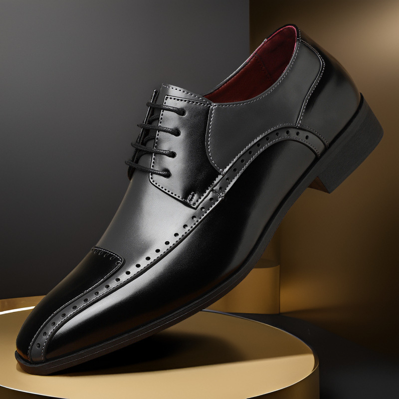 Cezhraničné plus size Nové mládežnícke univerzálne priedušné kožené topánky Farebne zladené vyrezávané obchodné osobnostné šitie ležérne kožené topánky pre mužov