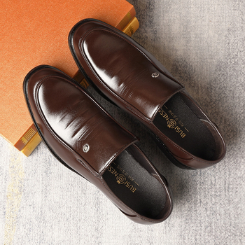 Ανδρικά παπούτσια Άνοιξη Νέα δερμάτινα παπούτσια για μεγάλα μεγέθη, ανδρικά διασυνοριακά, αναπνεύσιμα, μαλακά παπούτσια μέσης ηλικίας, δερμάτινα παπούτσια για όλους, μόδα για μπαμπά