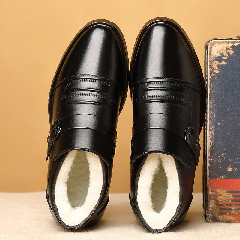 2025 Nove muške cipele Zimske baršunaste tople pamučne kožne cipele od kravlje kože i vune, neklizajuće cipele za srednju i stariju dob Muške pamučne cipele