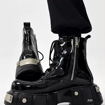 Vyriški storapadžiai Martino aulinukai, nišiniai, pankroko stiliaus, poroms skirti, užtrauktuku užsegami, britiški, dideli aulinukai, europietiški ir amerikietiški, brokatiniai.