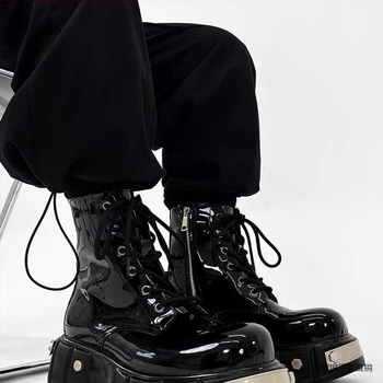 Vyriški storapadžiai Martino aulinukai, nišiniai, pankroko stiliaus, poroms skirti, užtrauktuku užsegami, britiški, dideli aulinukai, europietiški ir amerikietiški, brokatiniai.