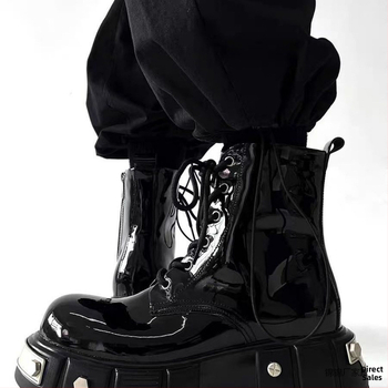 Vyriški storapadžiai Martino aulinukai, nišiniai, pankroko stiliaus, poroms skirti, užtrauktuku užsegami, britiški, dideli aulinukai, europietiški ir amerikietiški, brokatiniai.