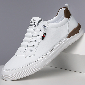 Pánske topánky jeseň 2025 nové kórejské športové ležérne topánky biele topánky z pravej kože priedušné mäkké podrážky najjednoduchšie na zladenie pánske tenisky