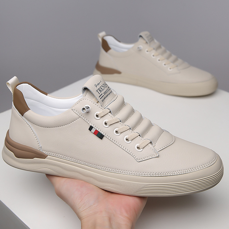 Pánske topánky jeseň 2025 nové kórejské športové ležérne topánky biele topánky z pravej kože priedušné mäkké podrážky najjednoduchšie na zladenie pánske tenisky