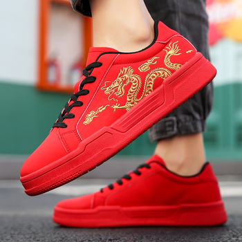 Νέα, χαμηλά παπούτσια αθλητικών σανίδων από δέρμα αγελάδας κινέζικου δράκου για την άνοιξη του 2024, σε εξειδίκευση, σε ανδρικά παπούτσια για φοιτητές σε στυλ Χονγκ Κονγκ.