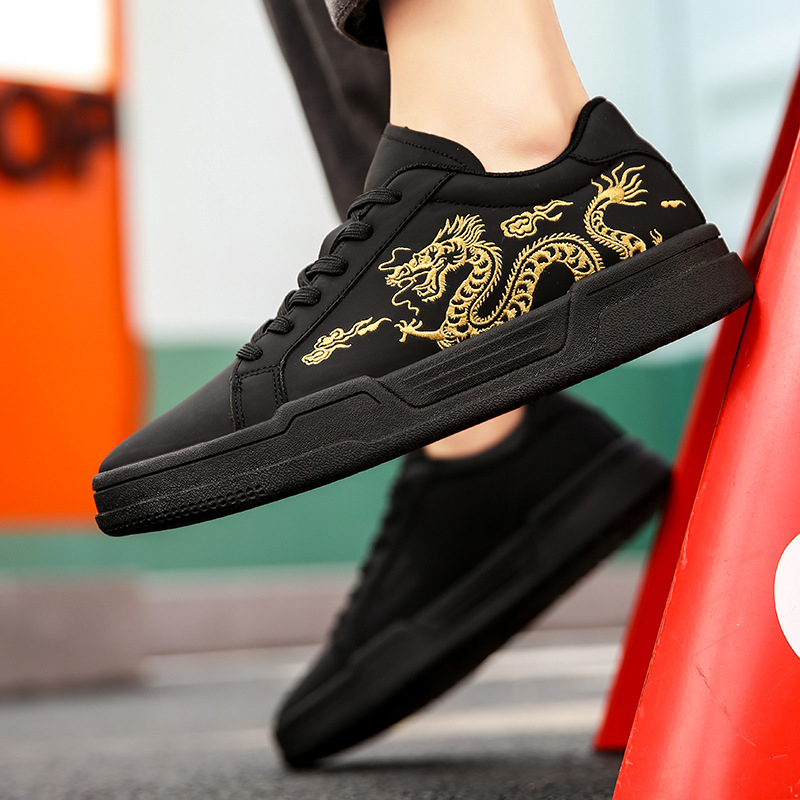 Nove proljetne niske tenisice od kravlje kože kineskog zmaja za sportsku ploču iz 2024., u niši, hongkonški stil, ležerne studentske cipele za muškarce