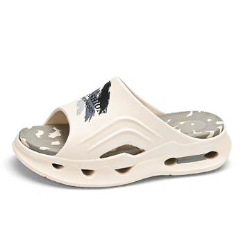 Cezhraničné papuče pánske letné oblečenie 2025 nový trend pocit exkrementov mäkké ležérne sandále s hrubou podrážkou generácia vlasov