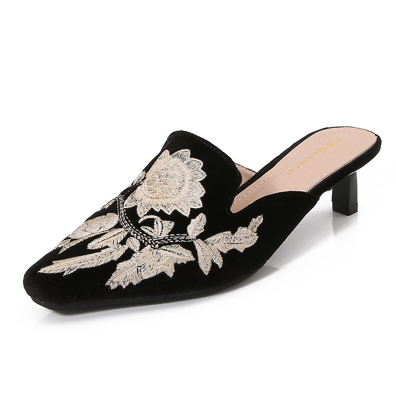 2024 Nový príchod čínskych vyšívaných papúč s dámskou špičkou, výšivky, vintage polovičné papuče, módne štvorcové ploché sandále s dámskou obuvou