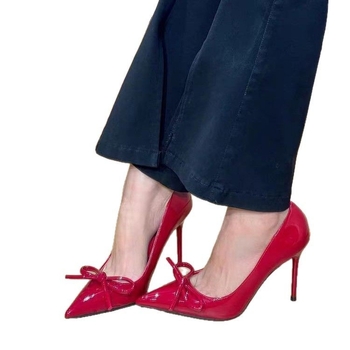 Κομψά κόκκινα γυναικεία παπούτσια για επαγγελματικές μετακινήσεις σε γαλλικό στιλ με μυτερό τακούνι και ρηχό τακούνι στιλέτο, σέξι ψηλοτάκουνα πέδιλα για την άνοιξη και το φθινόπωρο του 2025