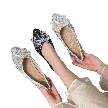 Ravne cipele za žene, proljeće i ljeto 2025., nove retro cipele s plitkim izrezima, špicastim mekanim dnom, cipele s grahom i mašnom, cirkonima