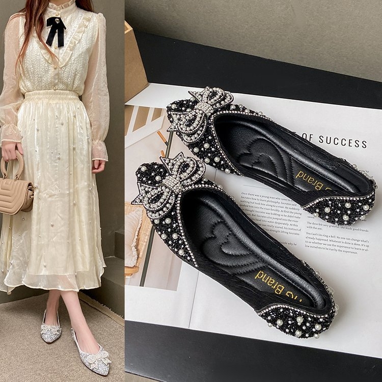 Ravne cipele za žene, proljeće i ljeto 2025., nove retro cipele s plitkim izrezima, špicastim mekanim dnom, cipele s grahom i mašnom, cirkonima