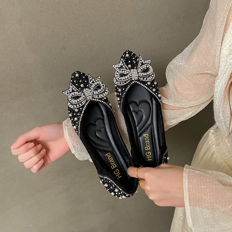 Ravne cipele za žene, proljeće i ljeto 2025., nove retro cipele s plitkim izrezima, špicastim mekanim dnom, cipele s grahom i mašnom, cirkonima